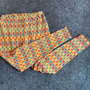 LuLaRoe Tall & Curvy Orange Arrow Southwest Southwestern Tribal Pattern Leggings